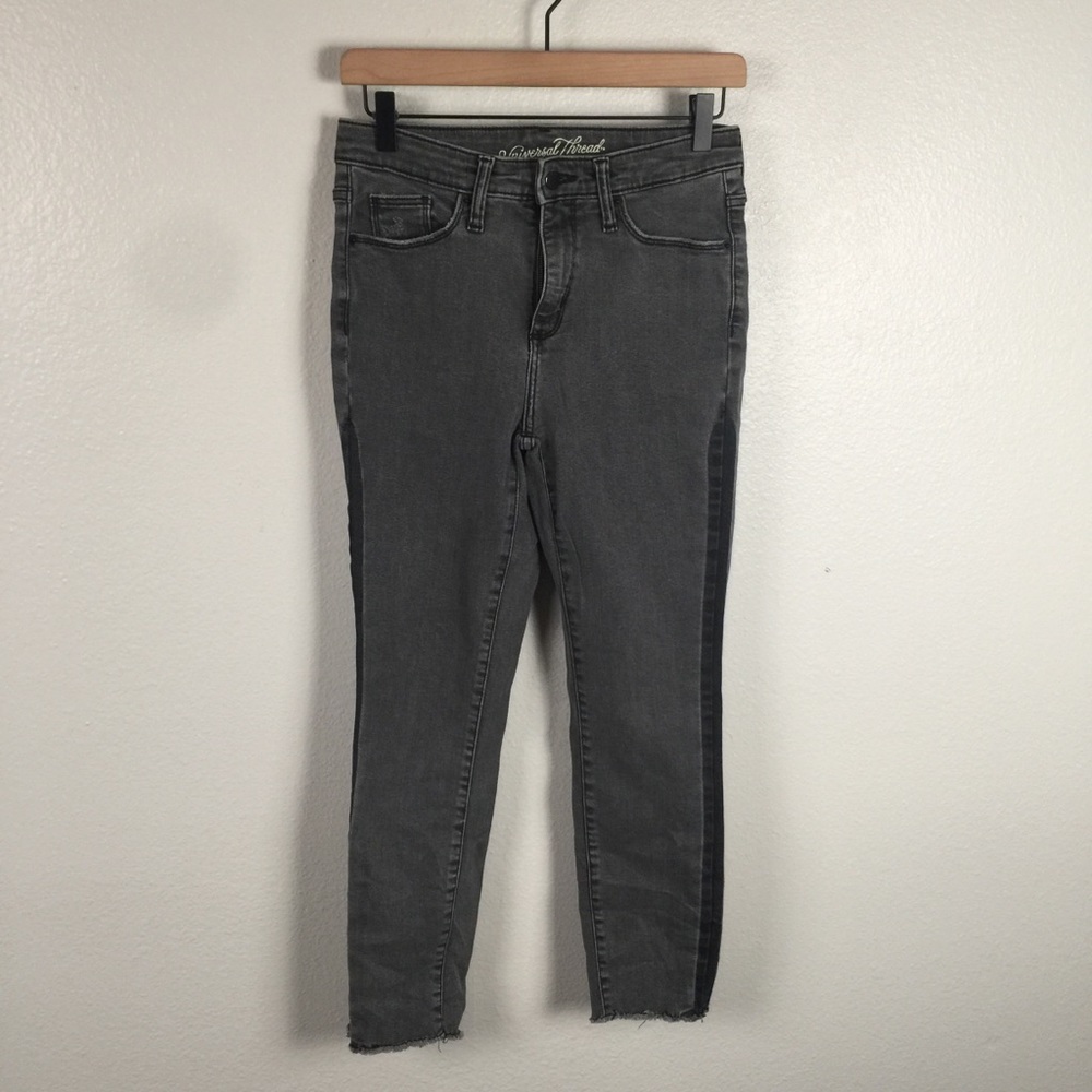 UNIVERSAL THREAD HIGH RISE SKINNY CROP GRAY JEADS WITH SIDE STRIPE